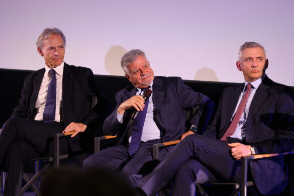 Renato Brunetti, Amministratore Delegato Unidata, Pietro Piccinetti, Amministratore Delegato Infratel Italia e Alberto Castronovo, Responsabile Internazionalizzazione Ministero delle Imprese e del Made in Italy durante il panel Digitalizzazione del Paese, una necessità strategica
