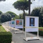Le opere della Earth Partner Exhibition nei giardini del Borgo Laudato Si' a Castel Gandolfo